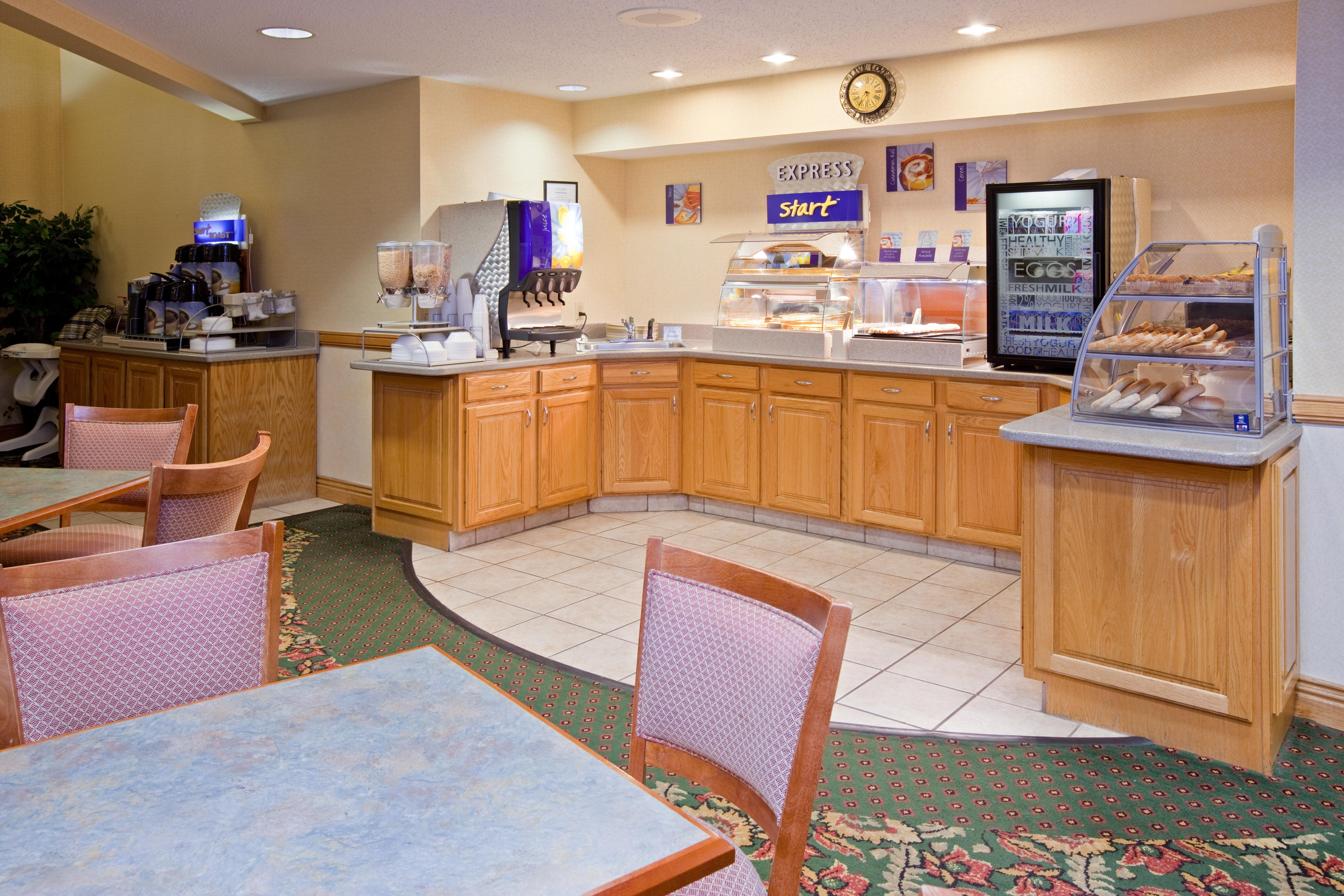Holiday Inn Express Washington Restaurant photo
